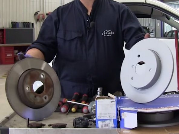 Vérifier la correspondance entre l'ancien et le nouveau disque ainsi qu entre les anciennes et nouvelles plaquettes de frein