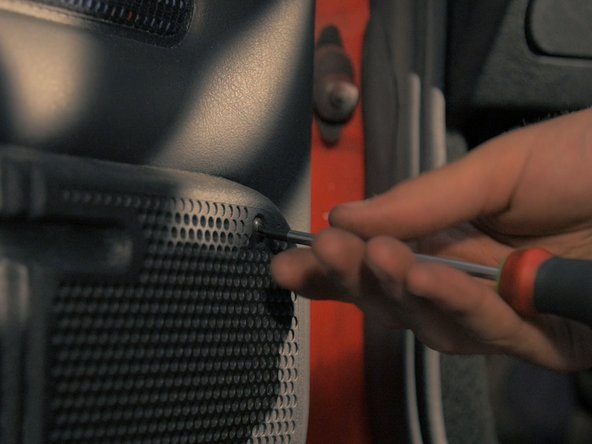 
Remove the other 8 screws from the pocket to remove it, still using a Torx T20
