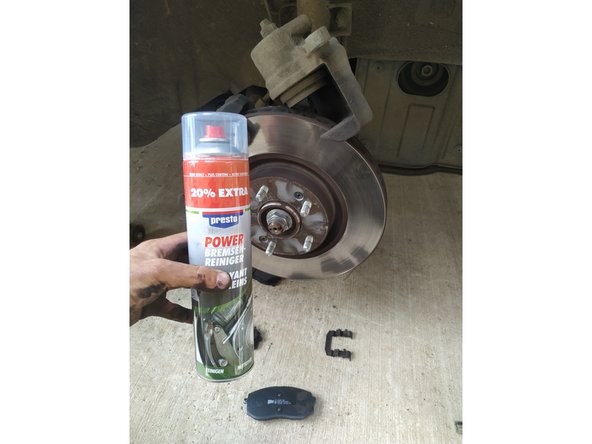 Avec du nettoyant frein nettoyez votre disque