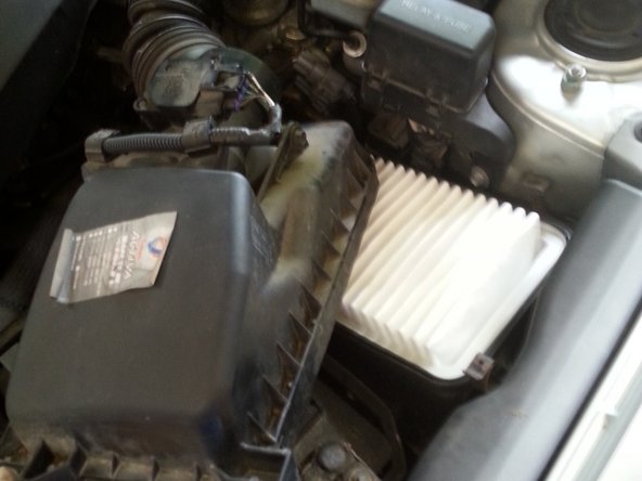 retirer le haut de la boite à air puis enlever le filtre