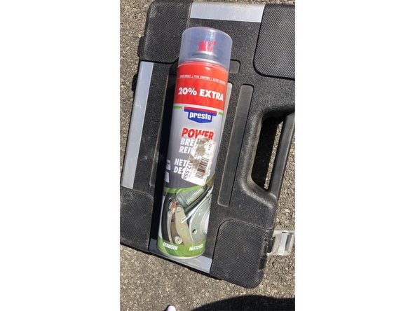 Pour terminer je dégraisse le carter avec du nettoyant frein