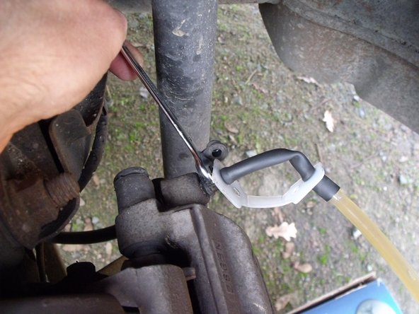 Ne pas oublier l'ordre de purge : d'abord l'arrière gauche, puis l'arrière droit, puis l'avant gauche, puis l'avant droit.