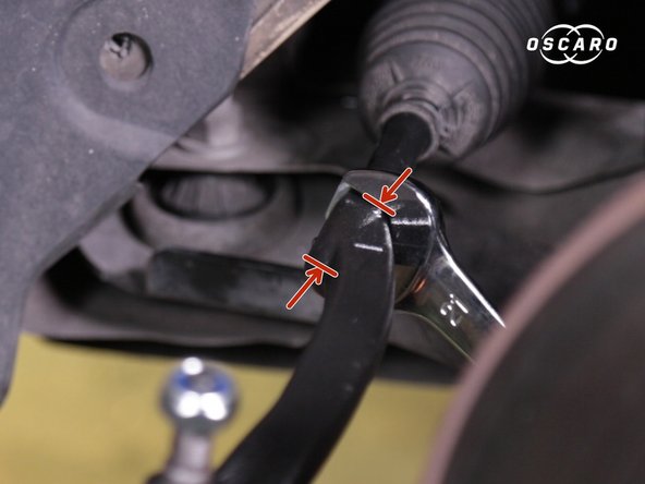 Une fois le bon nombre de tours atteint, resserrer l'écrou sans bouger la rotule