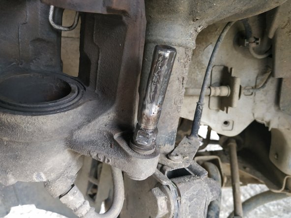 Presque personne n'inspecte les colonnettes lors d'une révision des freins alors que c'est une étape extrêmement importante (principe de l'étrier flottant : l'étrier ne flotte pas si les colonnettes sont grippées).