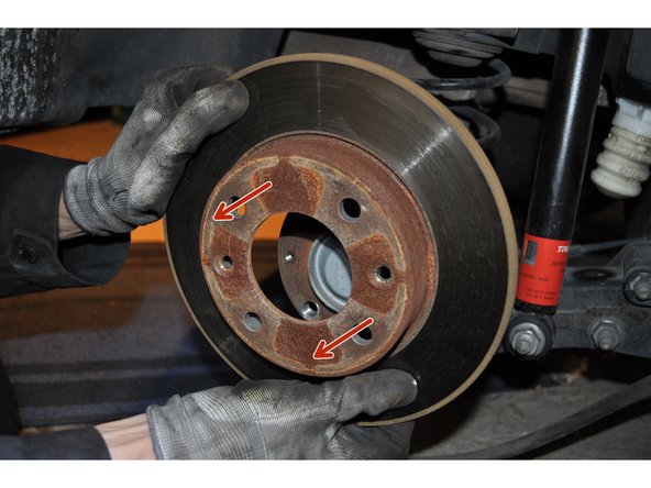 Utiliser un embout torx T30 pour déposer le disque de frein.