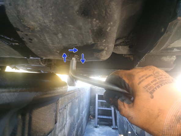 commencer à visser le bouchon à la main puis finir le serrage à la clé