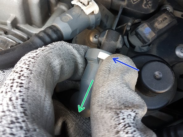 Appuyer sur la bague blanche du connecteur