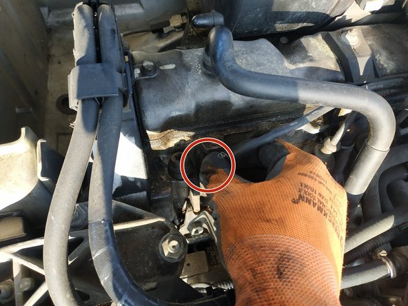 saisir le faisceau de la bougie du cylindre 4 par sa base