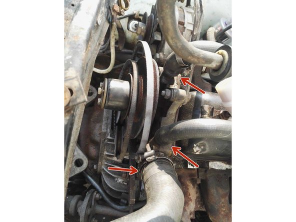 Déconnecter les durites du radiateur et du radiateur de chauffage