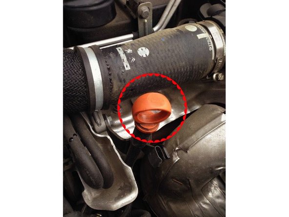 Pour vérifier votre niveau d'huile, tirer la languette orange vers le haut.