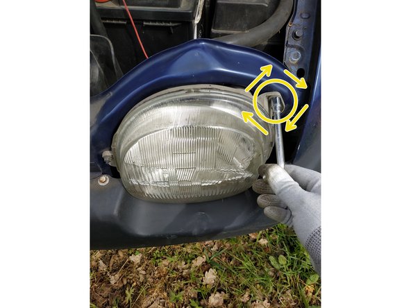 visser les 3 écrous de fixation, clé de 10mm