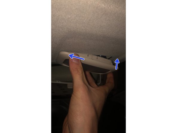 Replacer le plafonnier.