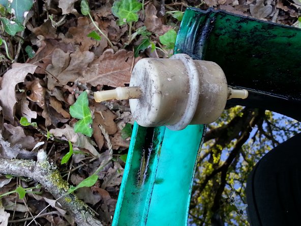 comparer l'ancien et le nouveau filtre à carburant( longueur, diamètre)