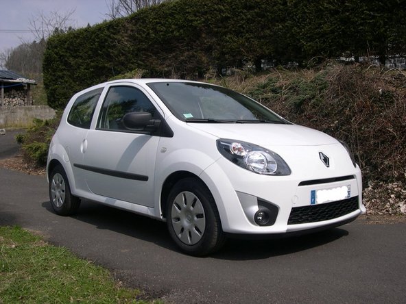 Pomper la pédale de frein jusqu'à durcissement de celle-ci