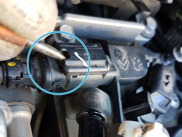 Appuyer à l'aide d'un tournevis