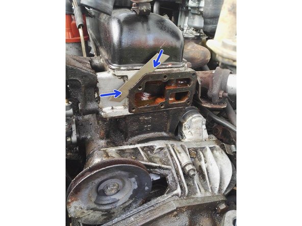 Déposer la pompe à eau (tapoter légèrement dessus si elle reste collée)