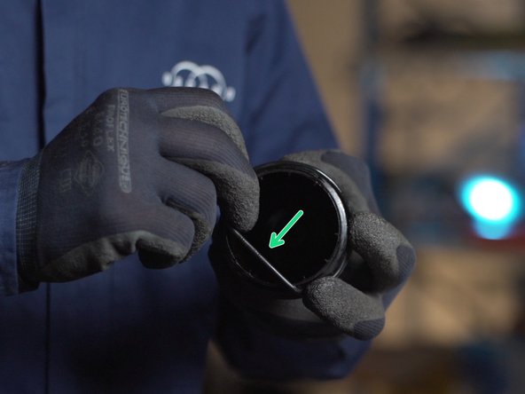 Une fois le joins totalement lubrifié, placez-le sur la cloche