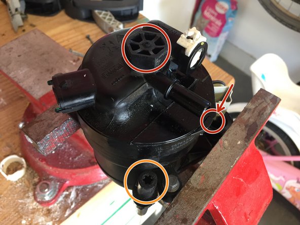 Revisser le bouchon jusqu'à la butée.