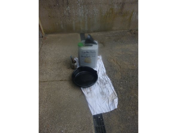 Ne pas oublier de récupérer la veille huile et la déposer à la déchetterie avec l'ancien filtre.