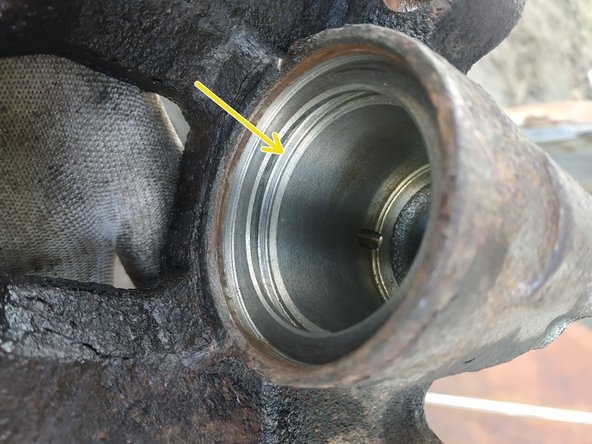 nettoyer l'intérieur du cylindre en insistant particulièrement sur la gorge