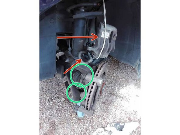 Vérifiez le réservoir de liquide de frein afin qu'il ne déborde pas.