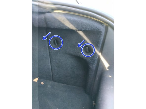 verrouiller les attaches en faisant 1/4 de tour dans le sens anti-horaire