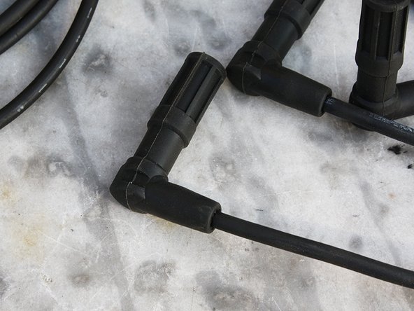 Contrôler que le nouveau  faisceau  de câbles d'allumage corresponde à l'ancien au niveau des prises ainsi que des longueur de chaque fil individuellement.