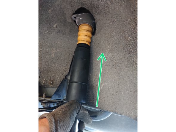 Refixer la tête d'amortisseur, utiliser de la loctite pour les 2 boulons