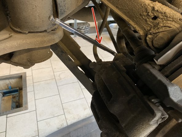 Déviser les deux vis l'étrier à l'aide de la BTR de 7