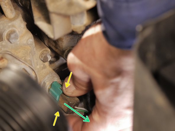 
Pinch the connector and pull to disconnect
