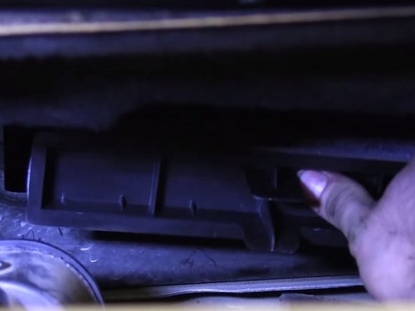 Repostionner le nouveau filtre d'habitacle