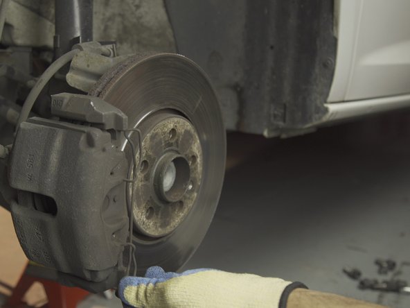 Attention le ressort peut s'expulser violemment