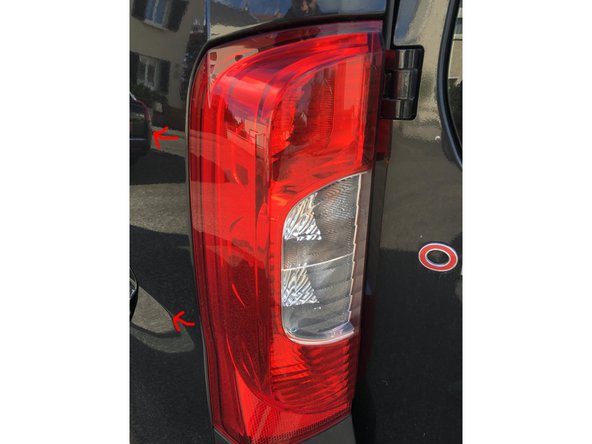 Présentez le feu et appuyez sur le feu pour faire rentrer les tétons dans les emplacements en rouge sur la photo