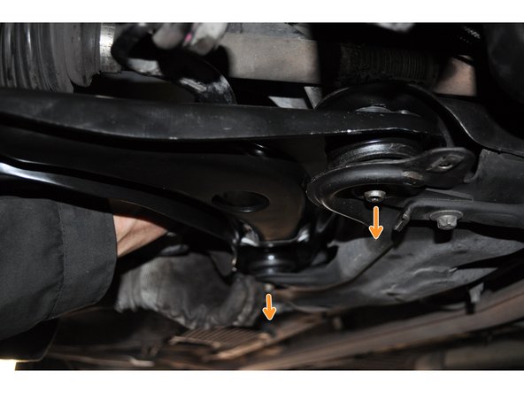 Insérer les vis de fixation.