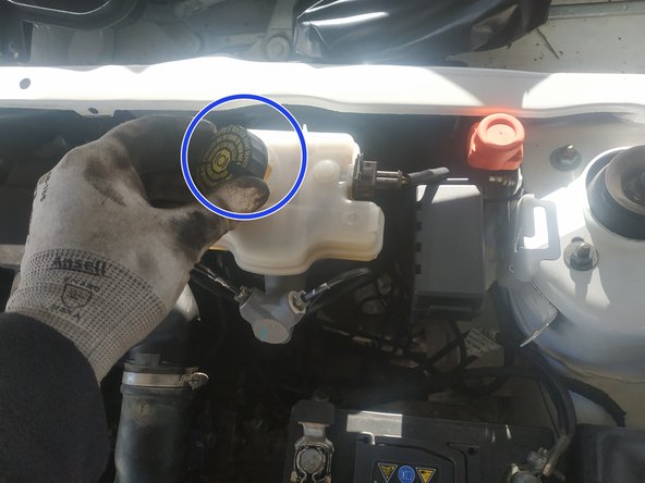 contrôler le niveau de liquide de frein