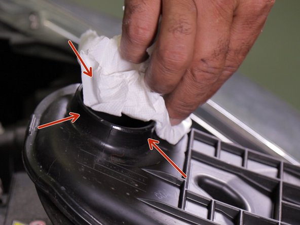 Lubrifier à l'aide d'un chiffon le conduis d'admission