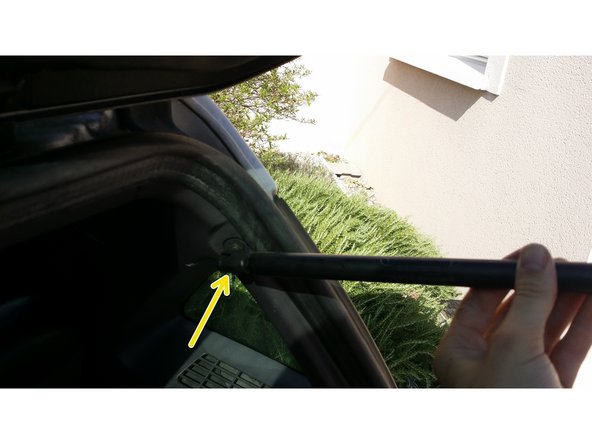 Enboiter les vérins neuf dans les rotules