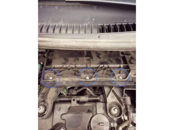 Ce tutoriel vous aura aidé à changer votre filtre à air facilement et rapidement avec des explications précises.