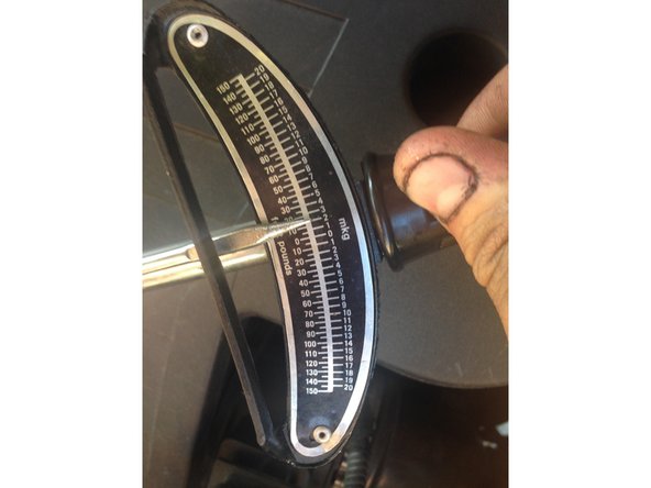 Remettre son support ( joint huilé) , on le visse jusqu'au bout à la main et on le serre a la clé dynamométrique (2.5 kilos), si vous n'en n'avez pas vous serrez à la main mais pas fort (juste bloqué)