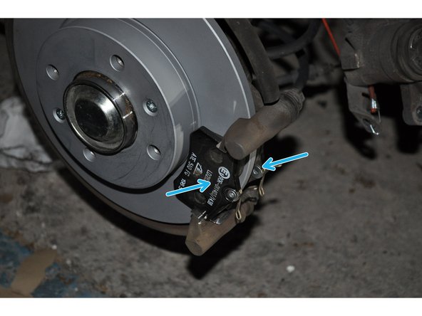 Placer les nouvelles plaquettes de frein.