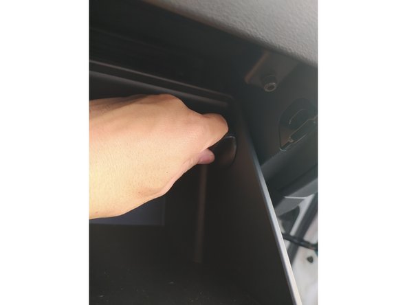 Replacer les guides, puis effectuer un 1/4 de tour pour les mettre en place.