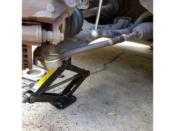 Il est conseillé de changer de chaque côté la rotule de direction intérieure.