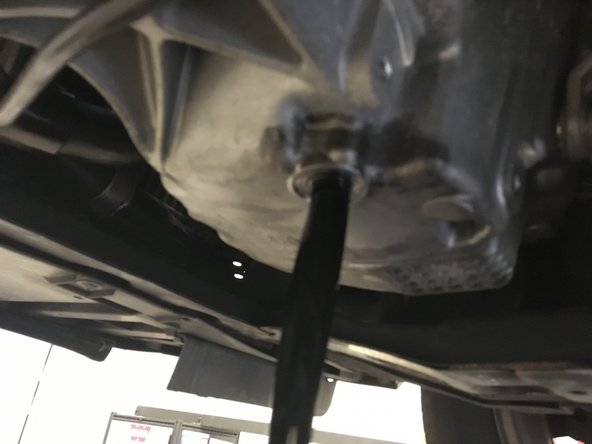 Laisser couler l'huile jusqu'au goutte à goutte