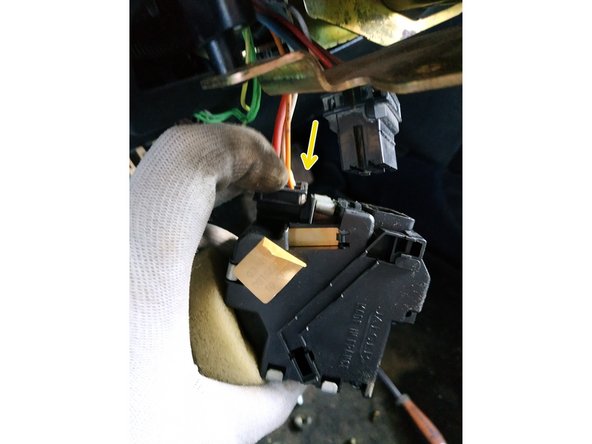 brancher la petite prise (on doit entendre un &quot;clic&quot;)