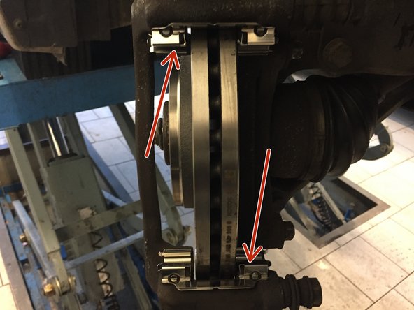 Remplacer les entretoise si celle ci sont fournie avec les nouvelles plaquettes