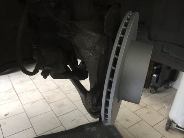 Installer le nouveau disque est serré la vis BTR de 6