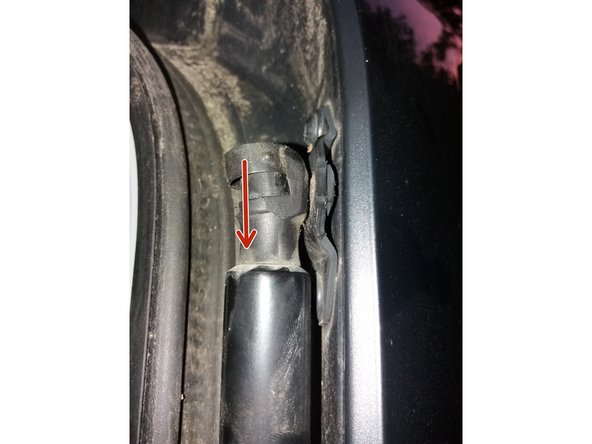 Emboîter le vérin dans son logement.