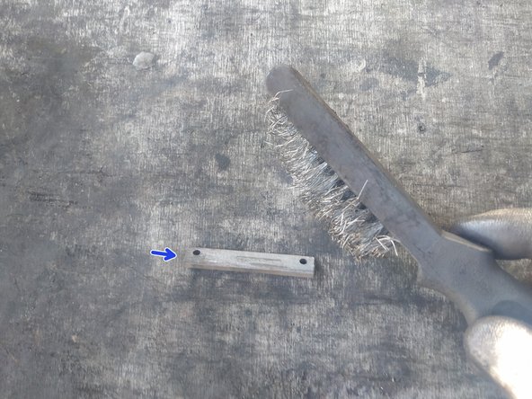 l'étrier, là où les plaquettes coulissent