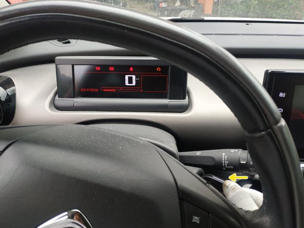 mettre le contact plusieurs fois pour amorcer le circuit, démarrer et maintenir le régime à 2500tours/mn