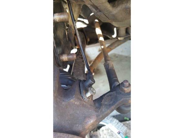 On remet le capteur d'ABS en reserrant simplement la vis sans forcer &quot;comme une brute&quot; (clé de 10)